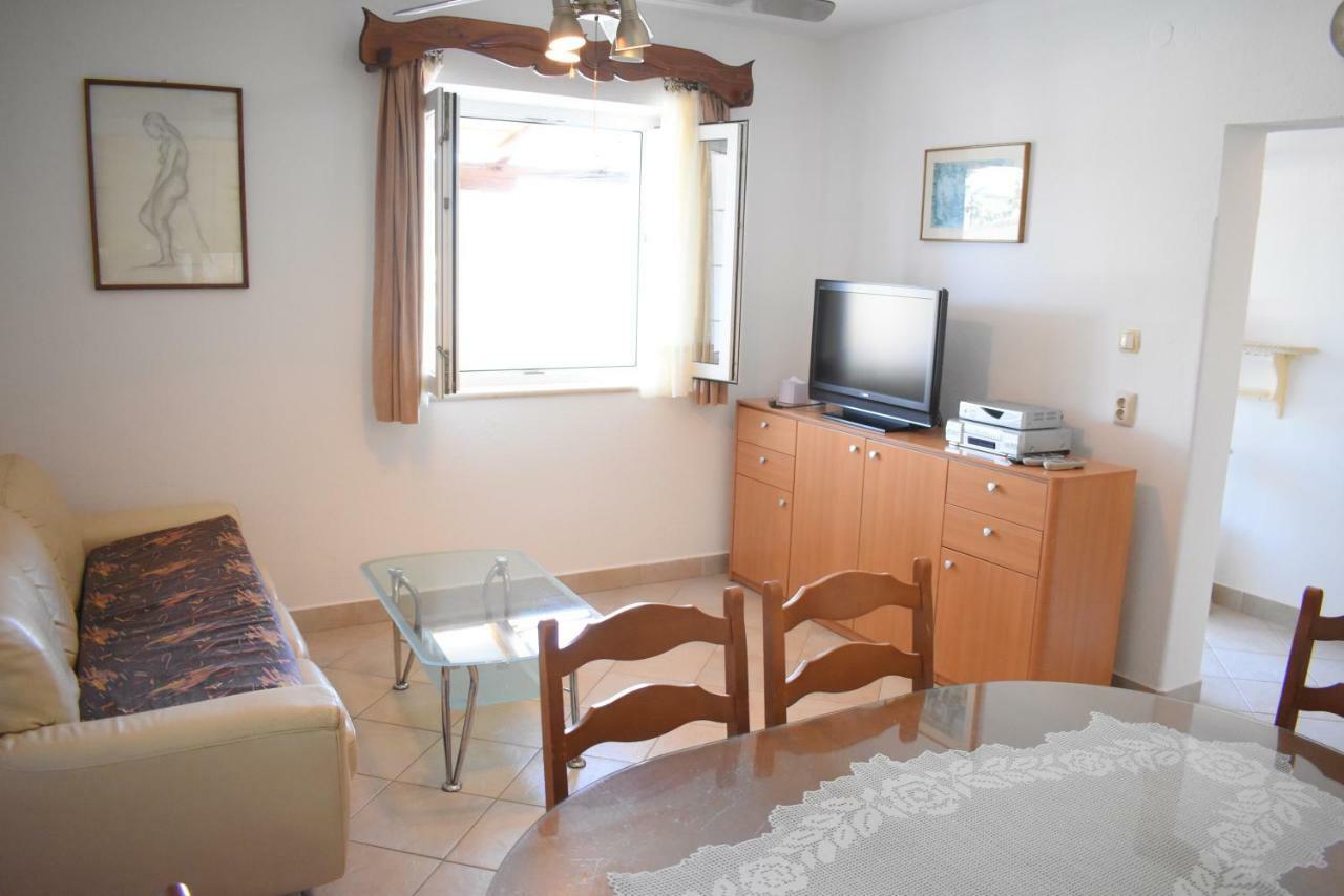Apartment Martinic Pucisca Zewnętrze zdjęcie